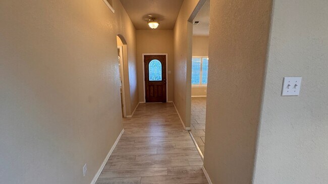 Foto del edificio - 6911 Pinecrest Ave