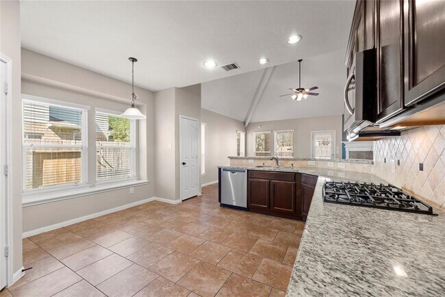 Foto del edificio - 16026 Rustlers Trail Ln