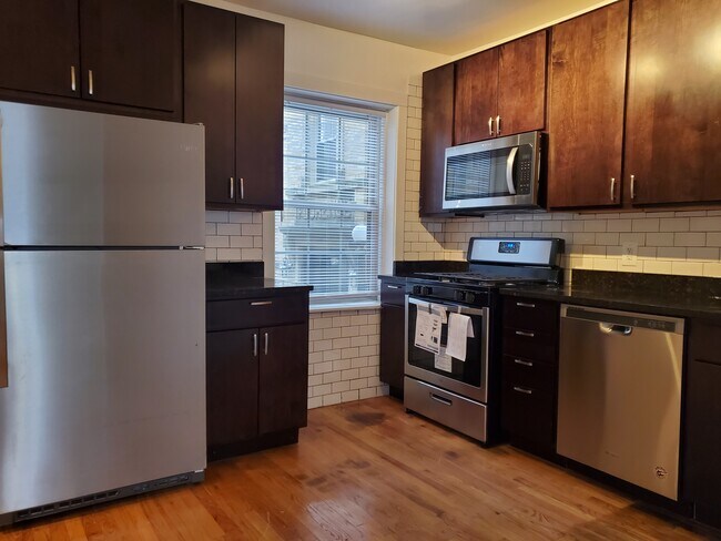 Foto del edificio - 5329 W Sunnyside Ave