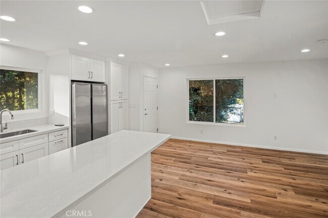 Building Photo - 4320 Forest Oaks Dr