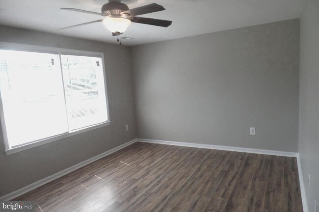 Building Photo - 22175 Knight Ct