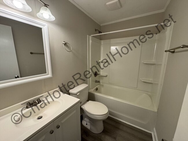 Building Photo - Nice updated brick ranch home