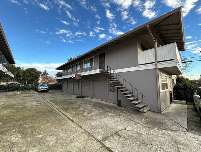 Building Photo - 26596 Chisholm Ct