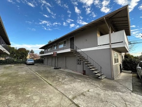 Building Photo - 26596 Chisholm Ct