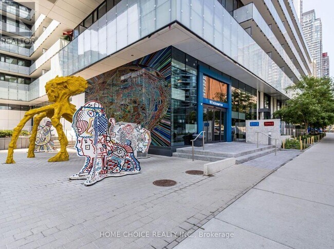 Photo du bâtiment - 161-2161 Roehampton Ave