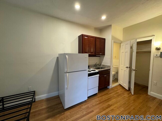 Building Photo - 49 S Huntington Ave