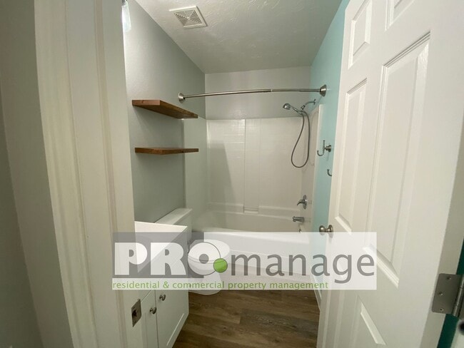 Building Photo - 4149 Birchwood Cir