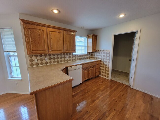 Building Photo - All brick 3 bedroom house