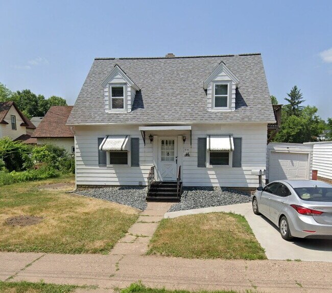 Foto del edificio - 1 Bedroom, 1 Bathroom Upper Duplex in Thir...