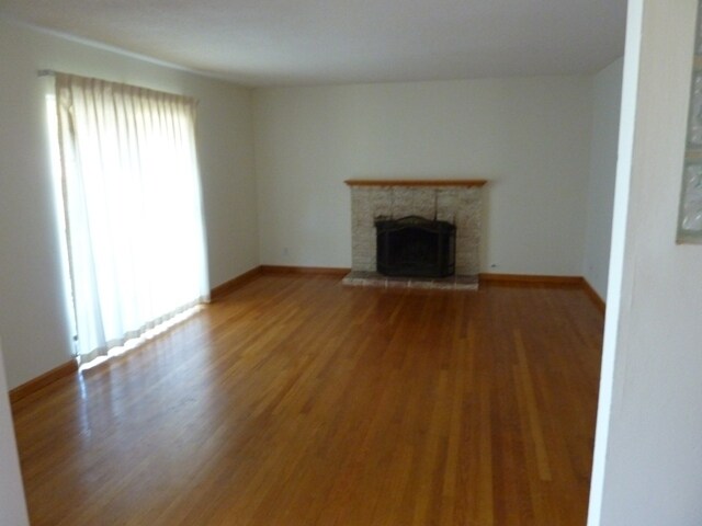 Building Photo - Elwood Beach 3 Bedroom Home