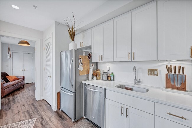 Foto del edificio - 1300 Park Rd NW