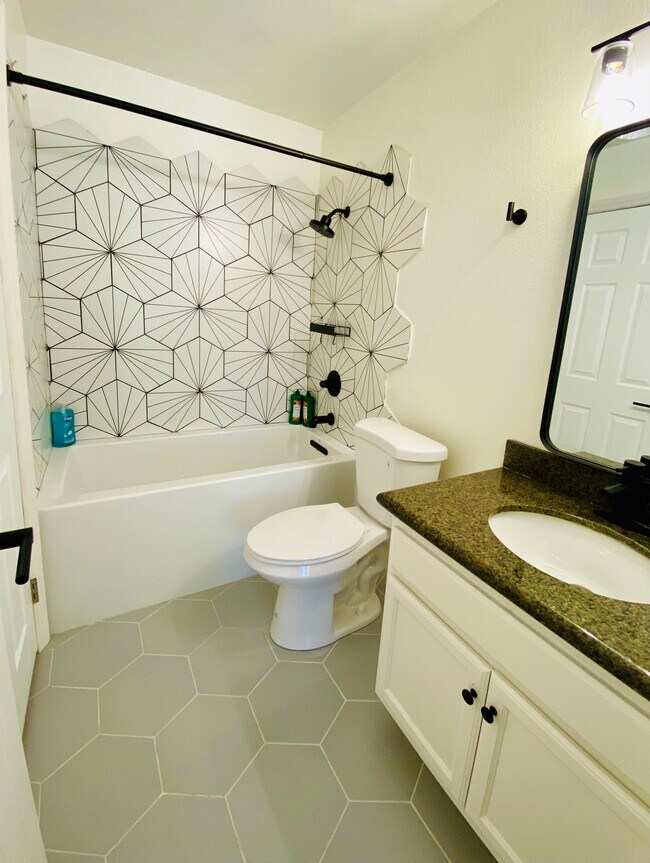 Foto del edificio - 7190 Shoreline Dr