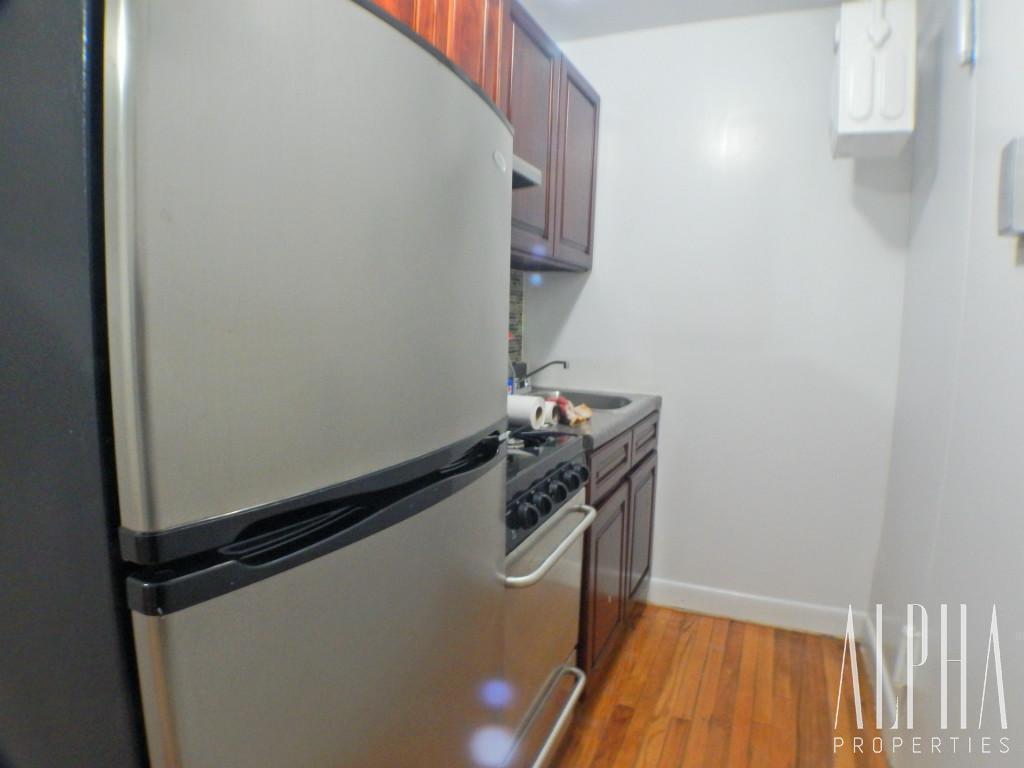 Building Photo - 332 E 94th St