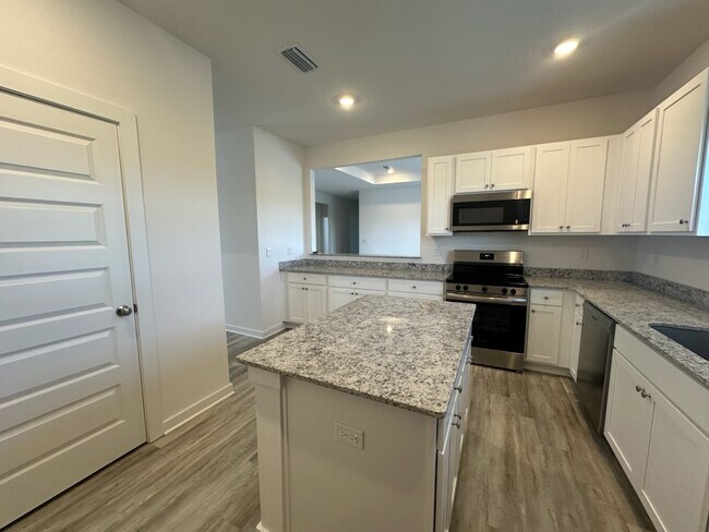 Foto del edificio - 494 Arrowwood Blvd