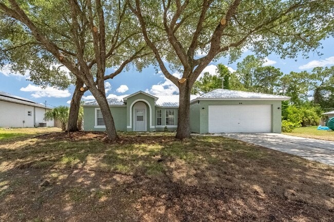 Foto del edificio - Charming 3-Bed, 2-Bath Home in Palm Bay