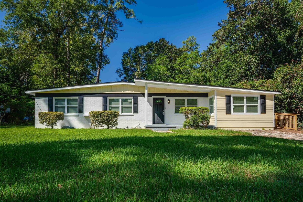 Primary Photo - 1114 Sandringham Dr