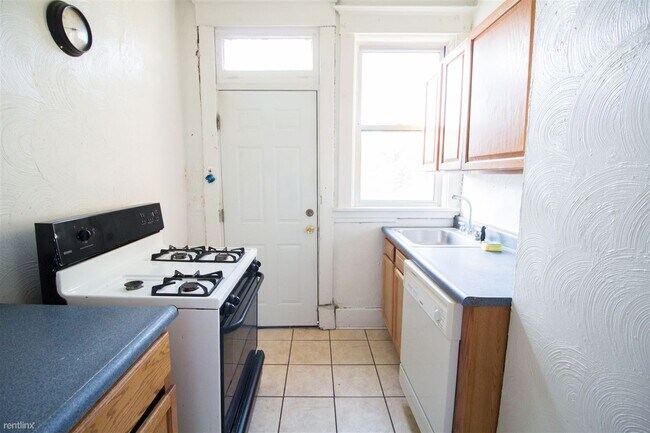 Building Photo - 2 br, 1 bath 4plex - (CRAFTON HS(Close To ...