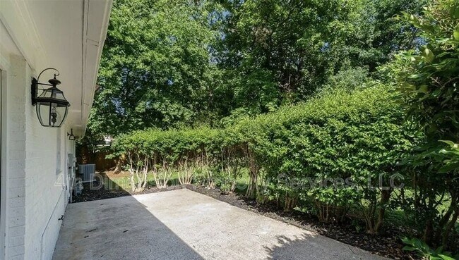 Building Photo - 7108 Ludwig Dr