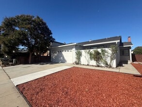 Building Photo - 3257 Tenley Dr