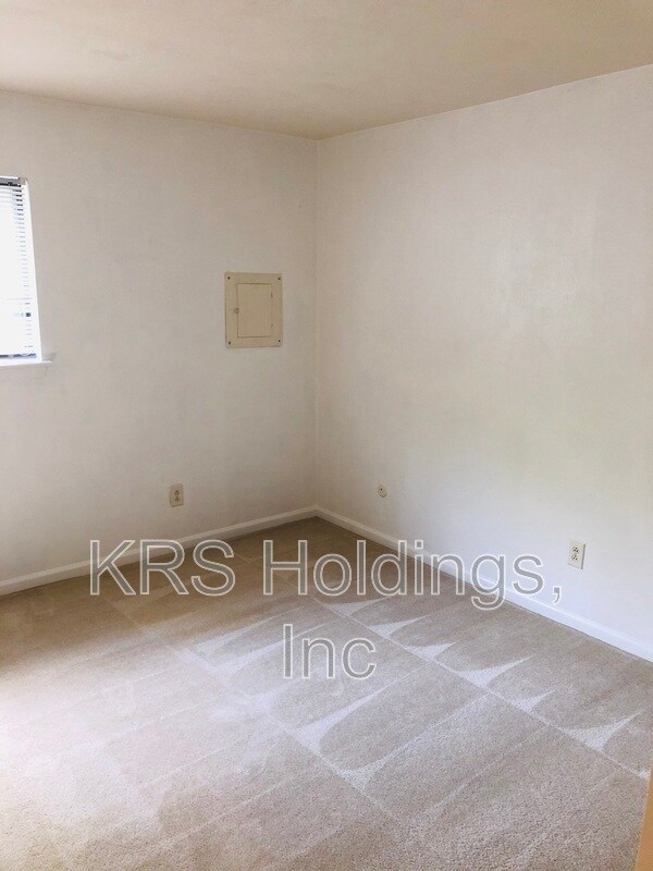 Building Photo - 1433 E Ocean View Ave