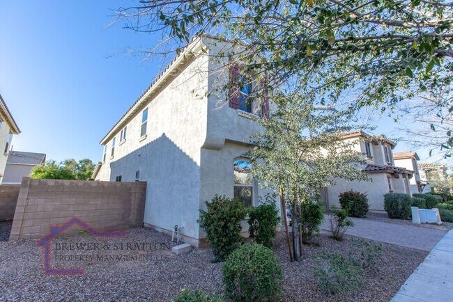 Building Photo - 2963 E Shannon St - 5 BR, 3 BA - Ray/Higley