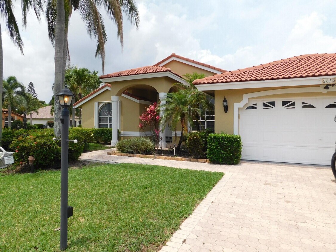 Primary Photo - 5633 Aspen Ridge Cir
