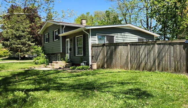Building Photo - 4003 Latham St