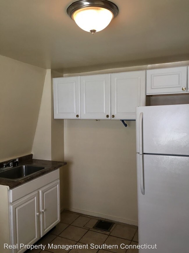 Building Photo - 409 Dixwell Ave