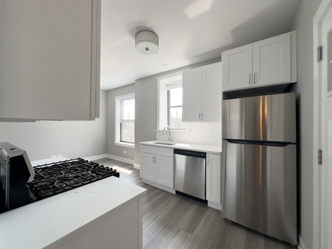 Building Photo - 3931 N Janssen Ave