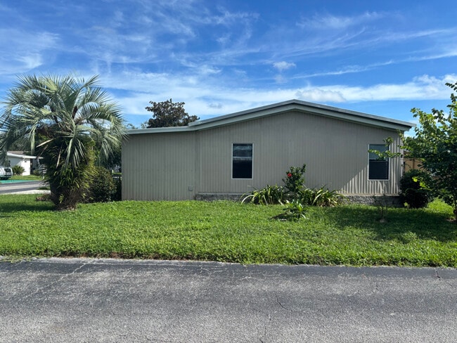 Building Photo - 5310 Ixora St