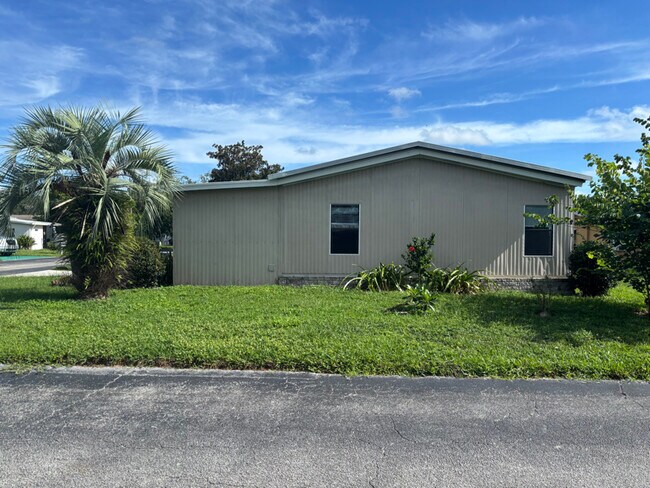Foto del edificio - 5310 Ixora St