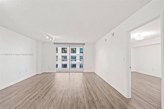 Foto del edificio - 1200 Brickell Bay Dr