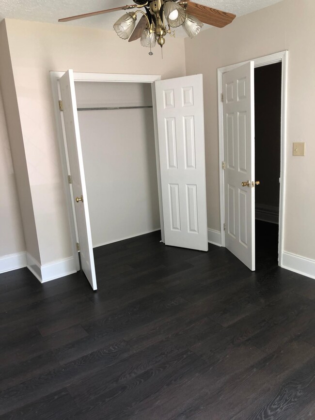 Foto del edificio - 637 E Ormsby Ave