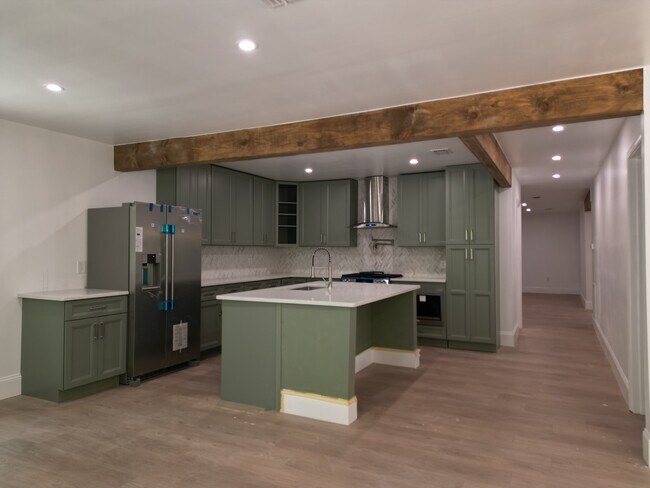 Building Photo - 7499 Pinehill Rd