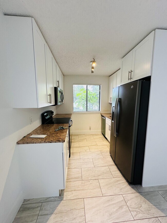 Building Photo - 300 Nottingham Cir