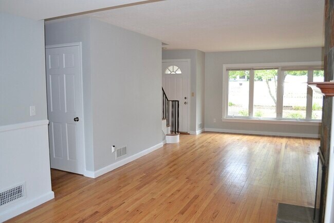 Foto del edificio - 4 University Dr