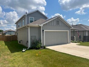 Building Photo - 311 Town Lk Bnd