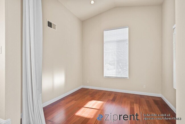 Foto del edificio - 4011 Greenyard Ct