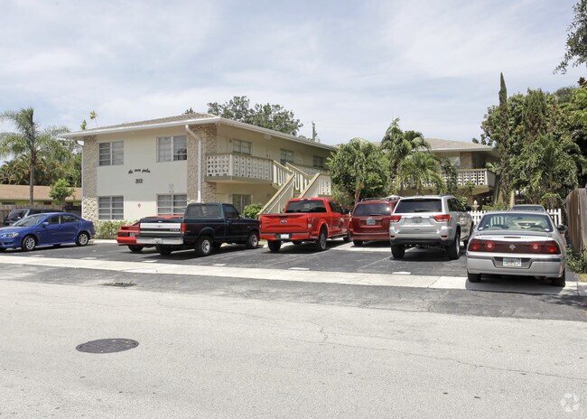 312 NE 15th Ave - The Tennis Court Apartments