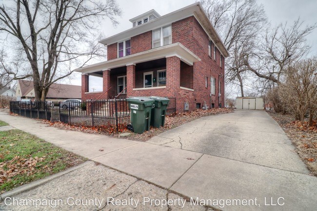 Building Photo - 4 br, 1.5 bath House - 306 W. Elm St.
