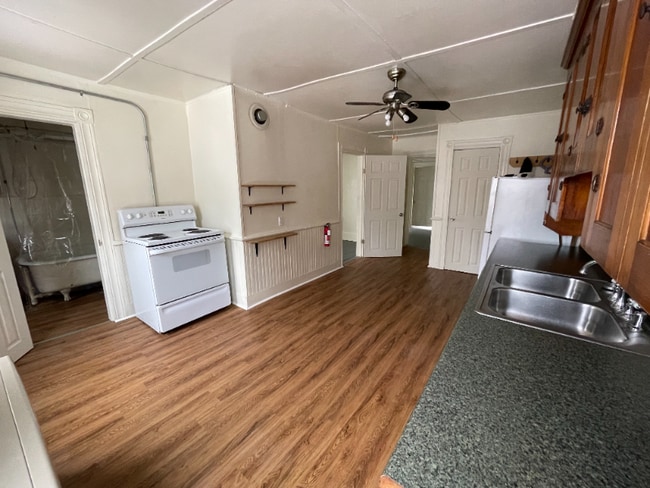 Foto del edificio - 82 Maple St