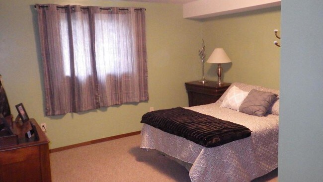 Foto del edificio - 8003 Croyle Avenue