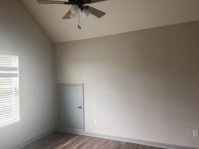 Building Photo - 721 Buddy Ct