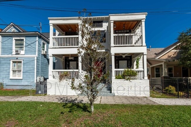 Photo - 117 E 4th St Apartment