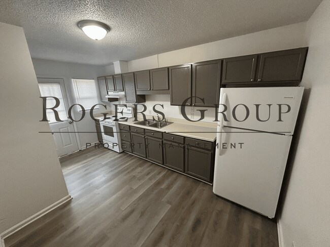Foto del edificio - #450 - 607-609 Hicks Mill Rd Duplex