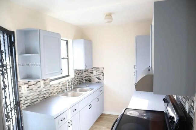 Building Photo - 1178 NE 111th St