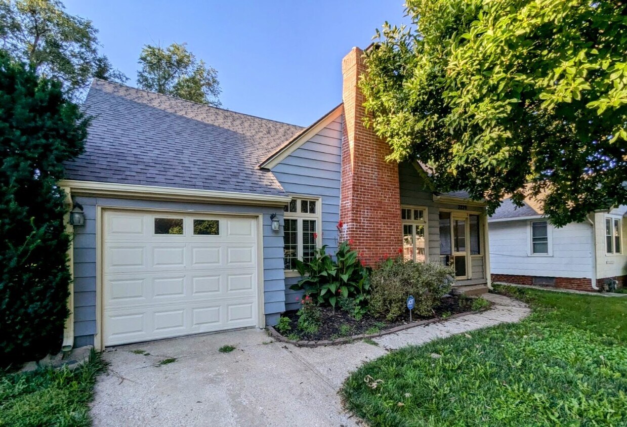 Exterior - 3229 Renick St