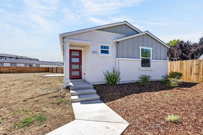 Foto del edificio - Charming 3-Bed, 2-Bath Home in Sacramento