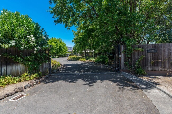 Building Photo - 5 Bed 4 Bath Gated Home Near The Heart Of ...