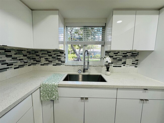 Foto del edificio - 414 SE 14th St